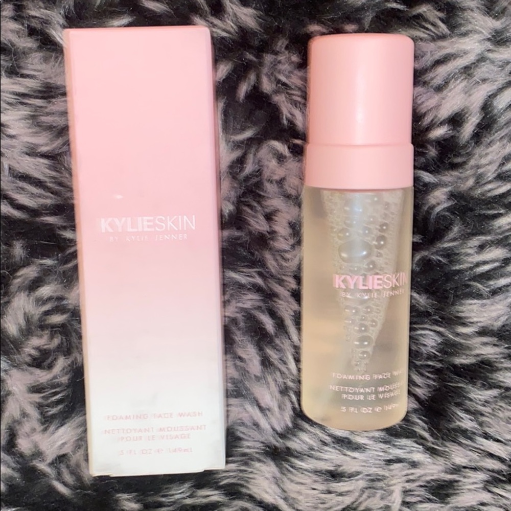 ✨Kylie Skin✨ Foaming Face Wash